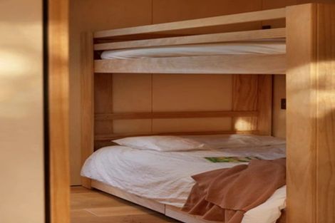 Photo of property in 105 Garden Road, Piha, New Lynn, 0772