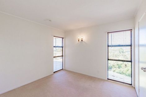 Photo of property in 5 Noeleen Street, Glenfield, Auckland, 0629