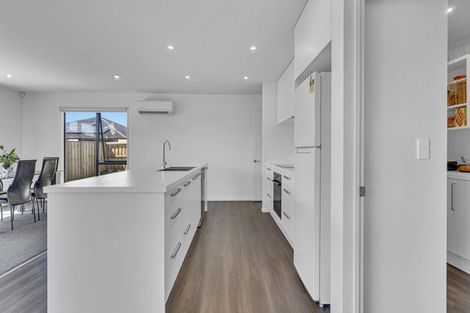 Photo of property in 132 Shillingford Boulevard, Rolleston, 7615