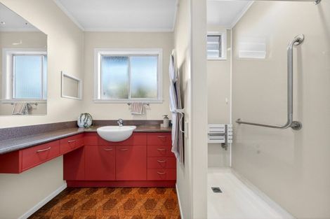 Photo of property in 30 Victoria Street, Carterton, 5713