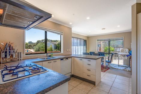 Photo of property in 26 Twin Court, Albany, Auckland, 0632