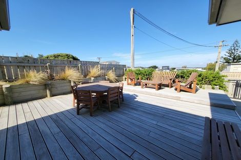 Photo of property in 18 Marine Parade South, Foxton Beach, Foxton, 4815