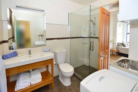 Photo of property in 2e Weranui Road, Waiwera, Orewa, 0994