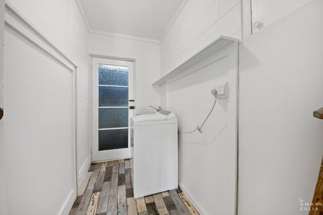 Photo of property in 3 Kathleen Street, Totara Vale, Auckland, 0627