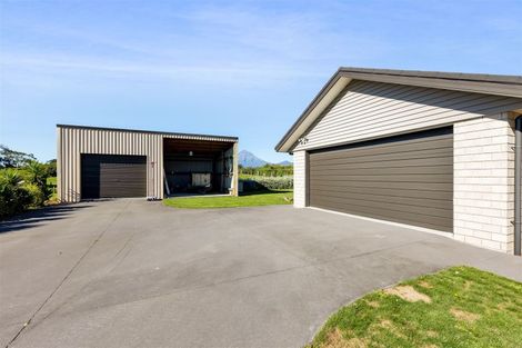 Photo of property in 1108e Egmont Road, Egmont Village, New Plymouth, 4372