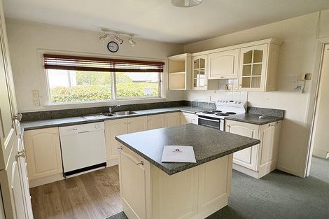 Photo of property in 102 Wairakei Road, Bryndwr, Christchurch, 8052