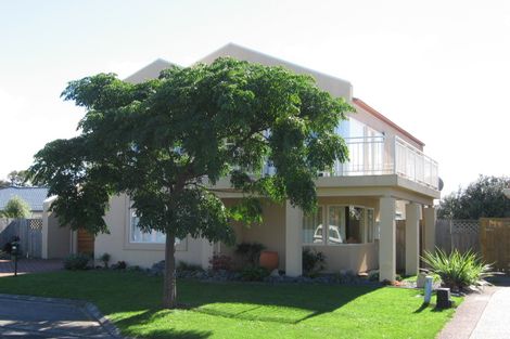 Photo of property in 4 Tollana Road, Te Atatu Peninsula, Auckland, 0610