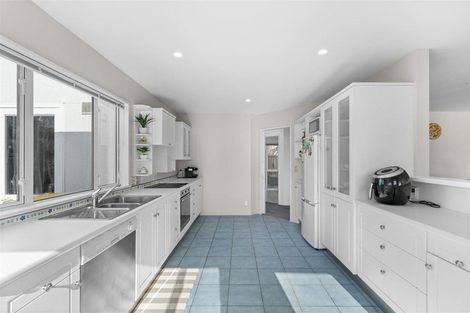 Photo of property in 76 Wai-iti Terrace, Bryndwr, Christchurch, 8052