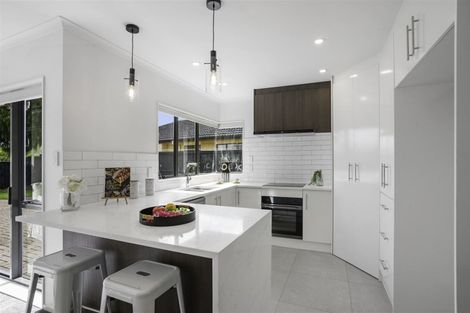 Photo of property in 34 Sandwick Drive, Weymouth, Auckland, 2103