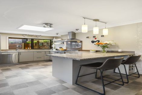 Photo of property in 2/15 Eastwood Rise, Browns Bay, Auckland, 0630