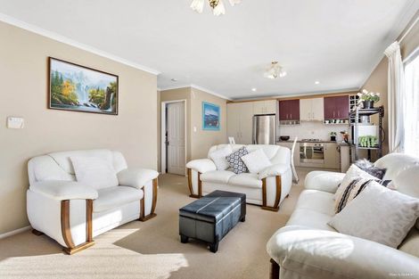 Photo of property in 18 Maidstone Place, Oteha, Auckland, 0632