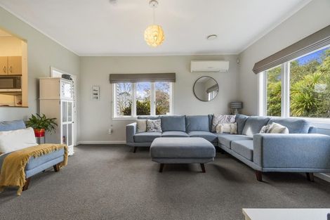 Photo of property in 2 Buisson Glade, West Harbour, Auckland, 0618