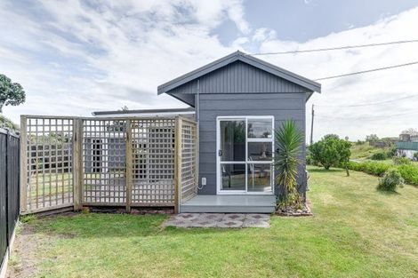 Photo of property in 2 Morgan Street, Castlecliff, Whanganui, 4501