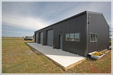 Photo of property in 10 Ripa Street, Tangimoana, 4822