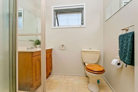 Photo of property in 2/35 Cockayne Crescent, Sunnynook, Auckland, 0620