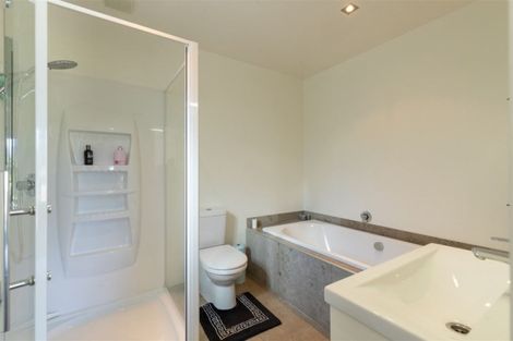 Photo of property in 18 Clan Mac Road, Albert Town, Wanaka, 9382