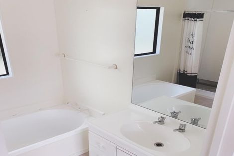 Photo of property in 2/10 Belmont Terrace, Milford, Auckland, 0620