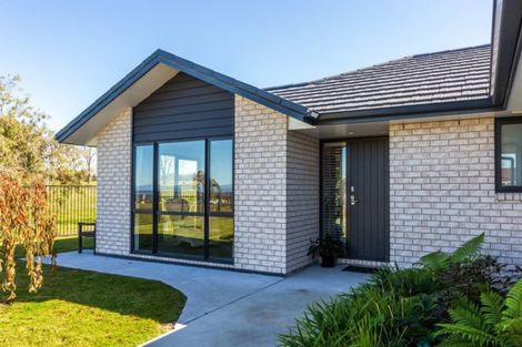 Photo of property in 48 Huka Heights Drive, Rangatira Park, Taupo, 3330