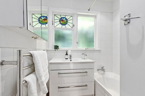 Photo of property in 7 Miles Crescent, Newlands, Wellington, 6037