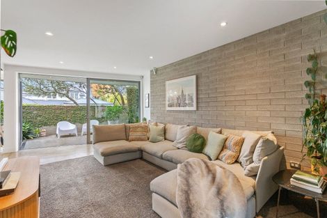 Photo of property in 33a Stanley Point Road, Stanley Point, Auckland, 0624