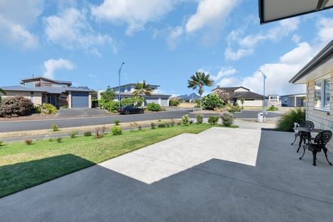 Photo of property in 4 Lanyard Place, One Tree Point, 0118