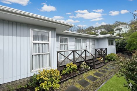 Photo of property in 142a Newlands Road, Newlands, Wellington, 6037