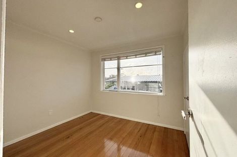 Photo of property in 71 Harrington Road, Henderson, Auckland, 0610