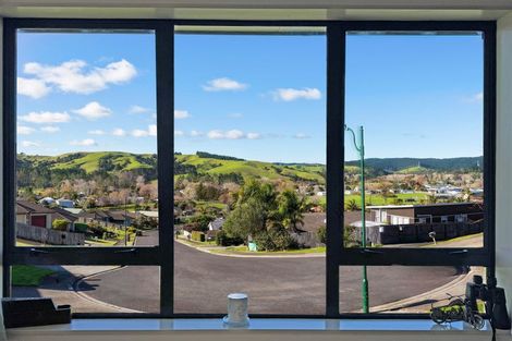 Photo of property in 40 Te Kauri Place, Helensville, 0800