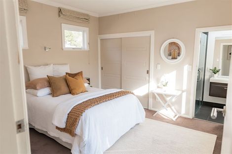 Photo of property in 35 Pukatea Street, Eastbourne, Lower Hutt, 5013