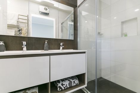 Photo of property in 22 Fairview Crescent, Kelburn, Wellington, 6012