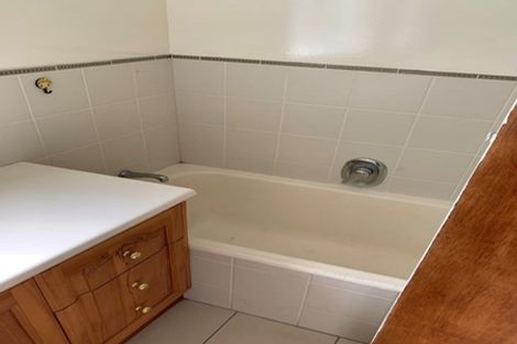 Photo of property in 9 Ballial Place, West Harbour, Auckland, 0618