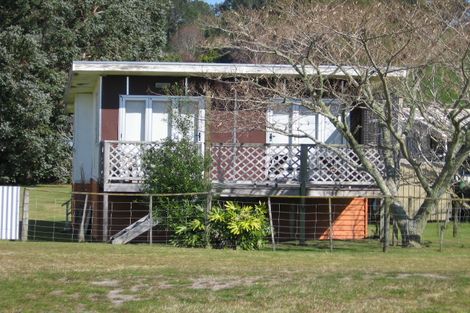 Photo of property in 40 Captain Cook Road, Cooks Beach, Whitianga, 3591