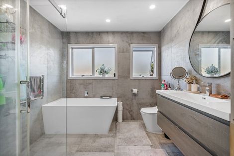 Photo of property in 44 Zita Maria Drive, Massey, Auckland, 0614