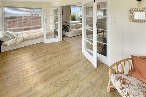 Photo of property in 41 Effingham Street, North New Brighton, Christchurch, 8083