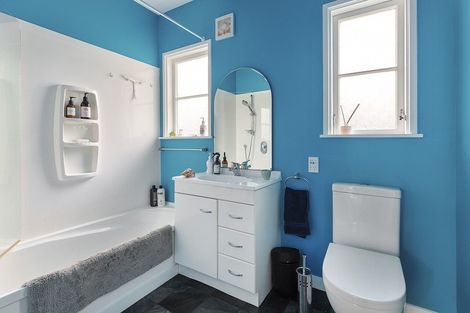 Photo of property in 318 Queens Drive, Lyall Bay, Wellington, 6022