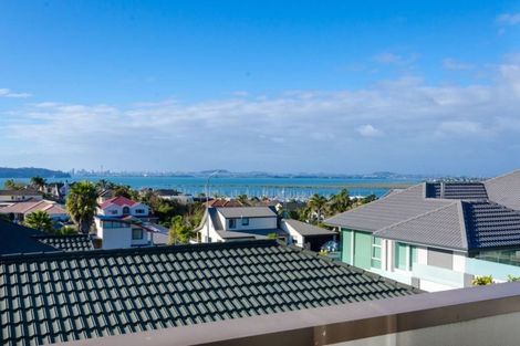 Photo of property in 135 Wiseley Road, West Harbour, Auckland, 0618