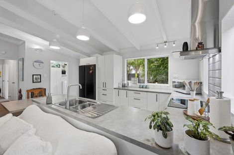Photo of property in 100 Torkar Road, Clarks Beach, 2122