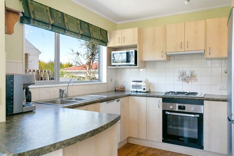 Photo of property in 24 Epping Place, Richmond Heights, Taupo, 3330