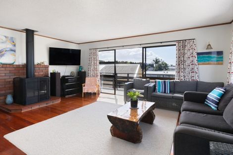 Photo of property in 10 Adela Stewart Drive West, Athenree, Katikati, 3177