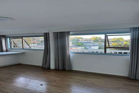 Photo of property in 45 Agincourt Street, Glenfield, Auckland, 0629