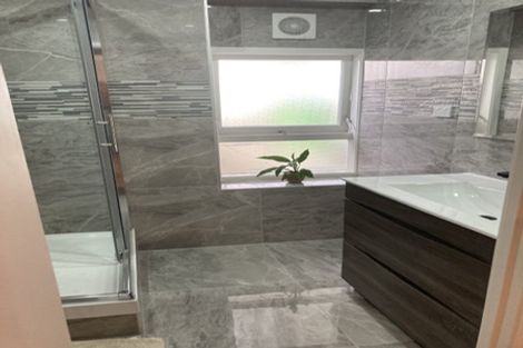 Photo of property in 5 Yarra Place, Botany Downs, Auckland, 2010