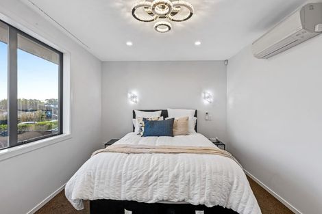 Photo of property in 14 Sir Lincoln Drive, Kumeu, 0810