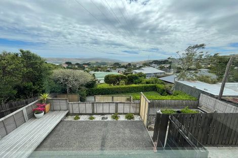 Photo of property in 28 Brooker Grove, Newlands, Wellington, 6037