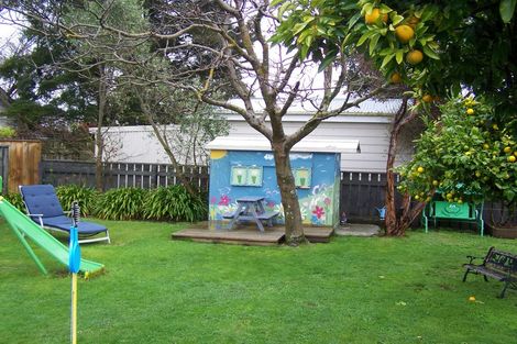 Photo of property in 25 Kitchener Street, Martinborough, 5711