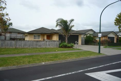 Photo of property in 2 Carisbrook Crescent, Papakura, 2110