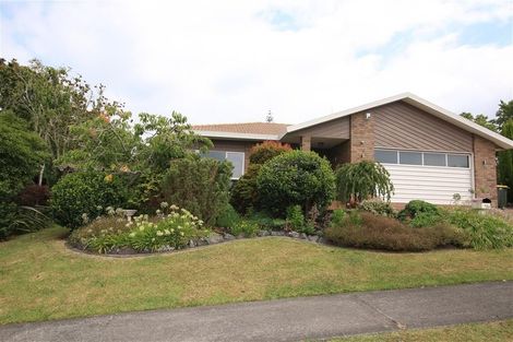 Photo of property in 10 Woodfern Crescent, Titirangi, Auckland, 0604