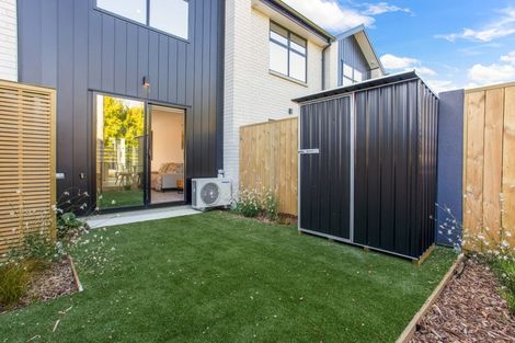 Photo of property in 4/23 Awaroa Road, Sunnyvale, Auckland, 0612