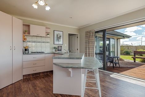 Photo of property in 40 Royal Oak Drive, Kelvin Grove, Palmerston North, 4414