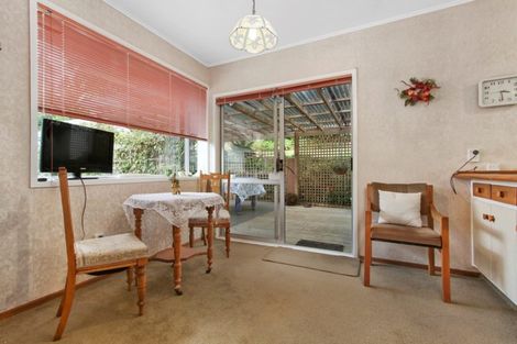 Photo of property in 8 Staincross Street, Green Bay, Auckland, 0604