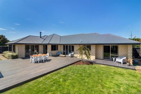 Photo of property in 6 Woodhaven Place, Parklands, Christchurch, 8083